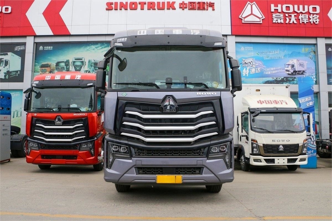 HOWO マックス 重型トラック ライト 豪華版 高屋根流水板 480HP 6X4 LNG トラクター