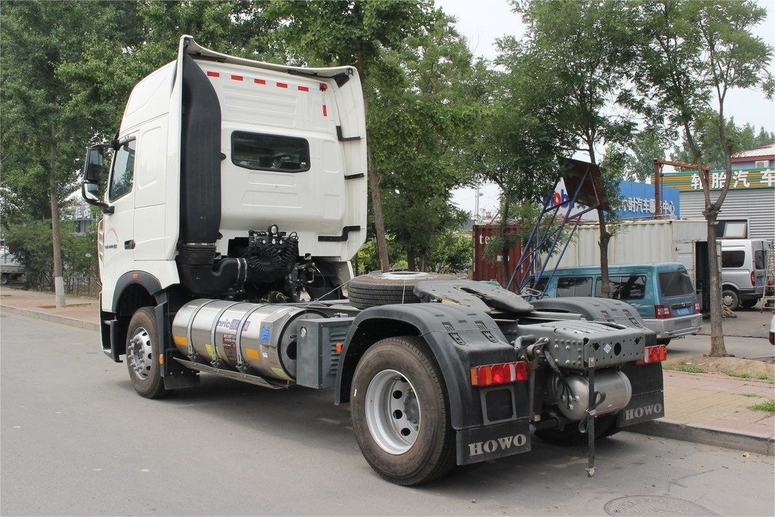 半座列 HOWO T7H重型トラック 高屋根デフレクター サイド風パネル 440 HP 4X2 LNG トラクター