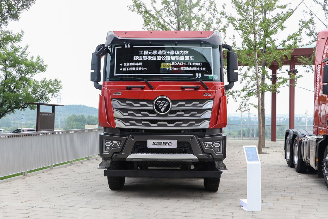 フォトン・ダンプトラック 15トンの580馬力 8X4 7.6M 赤色ボディ ダブルバック・アクセル U型貨物箱
