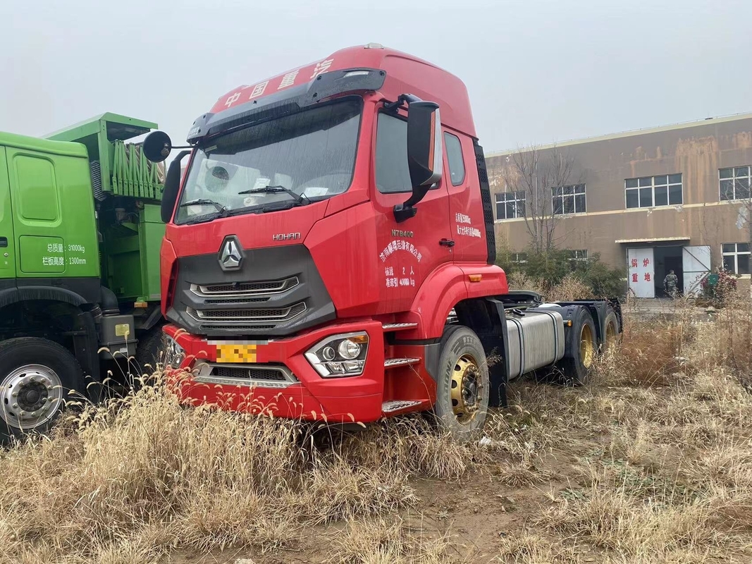シノ トラック レフ スプリング ウェイチャイ 440hp 強力なエンジン ホハン トラクターヘッド 6*4 高屋根