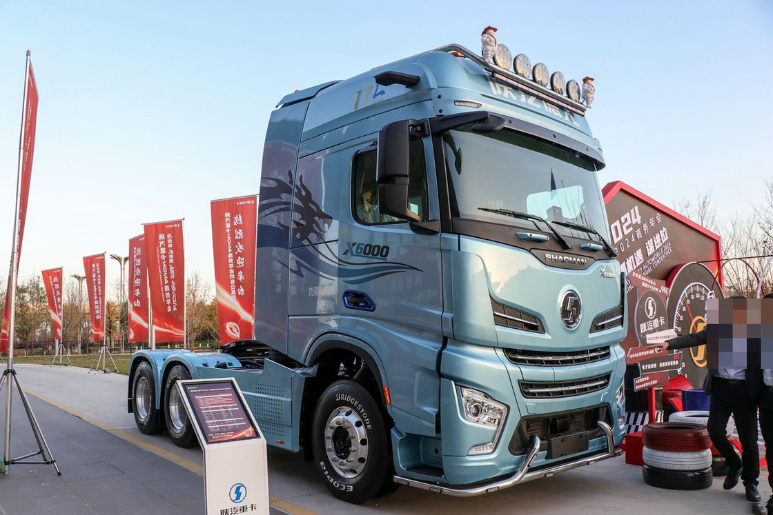シャックマン トラクター トラック コンディショナー 高屋根 上部 カーネーション 840HP 6X4 AMT 水力バッファー