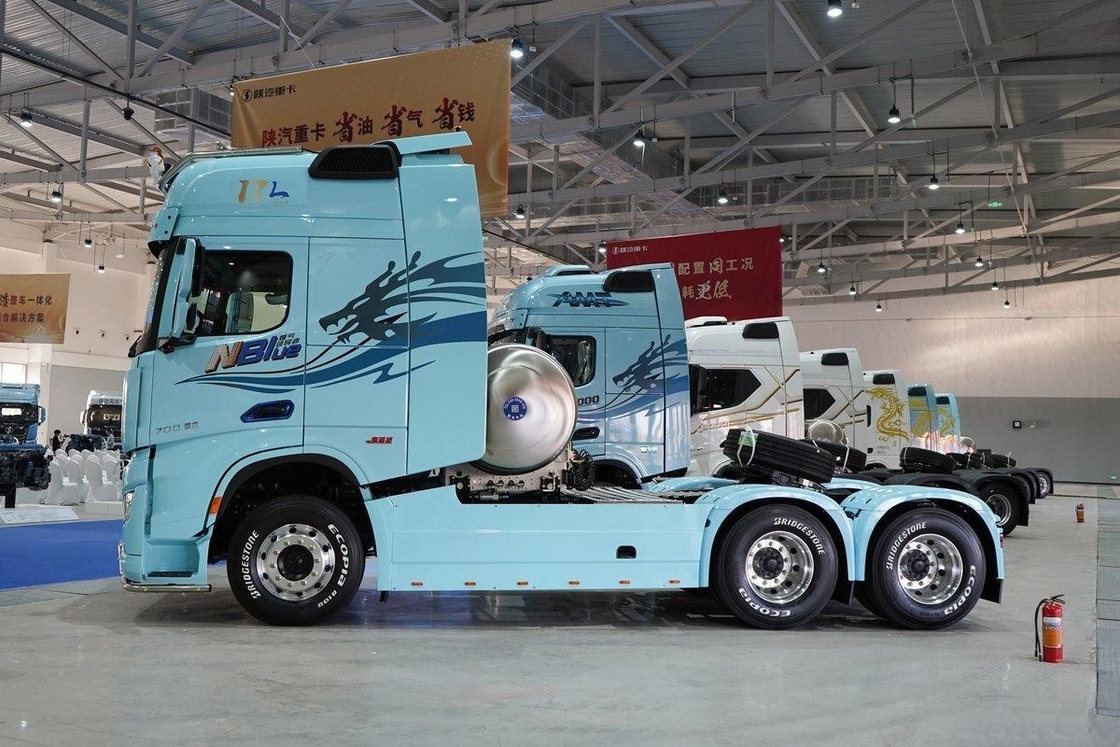 Shacman X6000 トラクター トラック ディーゼル 700 hp 6X4 LNG AMT 高屋根 単列 半席