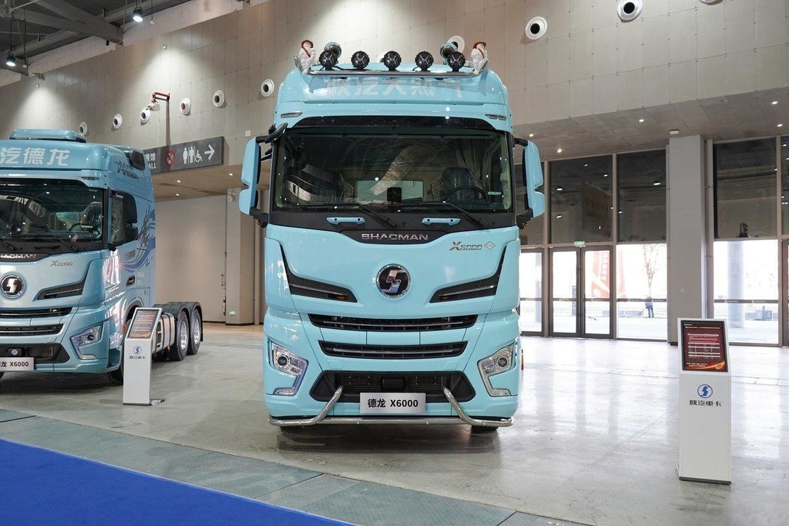 Shacman X6000 トラクター トラック ディーゼル 700 hp 6X4 LNG AMT 高屋根 単列 半席