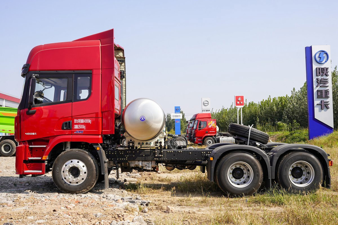 シャックマン トラクター トラック ユーロ6 後ろ 2 軸 後ろ 8 輪 480HP 6X4 LNG エアバッグ シート