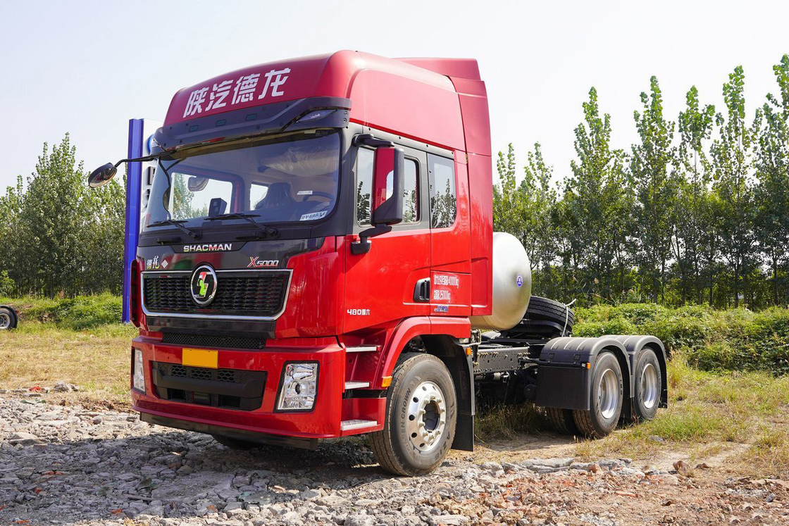 シャックマン トラクター トラック ユーロ6 後ろ 2 軸 後ろ 8 輪 480HP 6X4 LNG エアバッグ シート