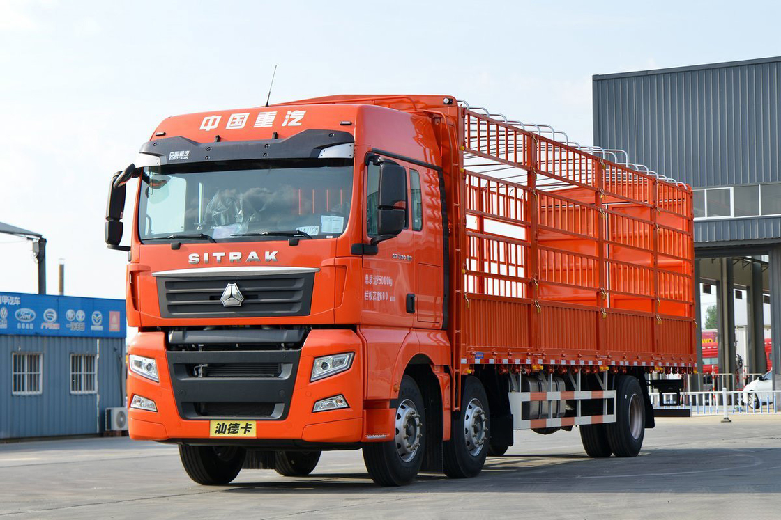 シノトラク G5 モデル 250HP 4X2 6.8m AMT 8速デフレクターとフロープレート SITRAK フェンストラック
