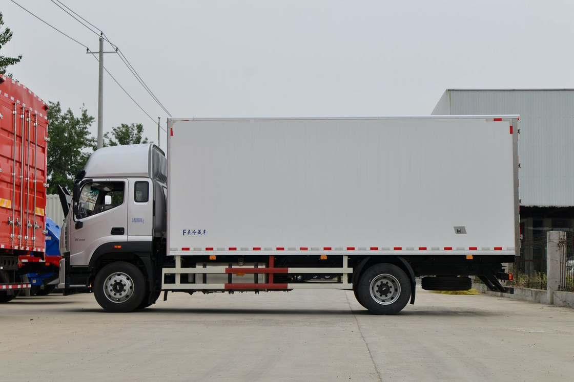 Foton BJ5186 245HP 4X2 シングルアクセル 6.6m ダブルドア ホワイト貨物箱 冷蔵型バン