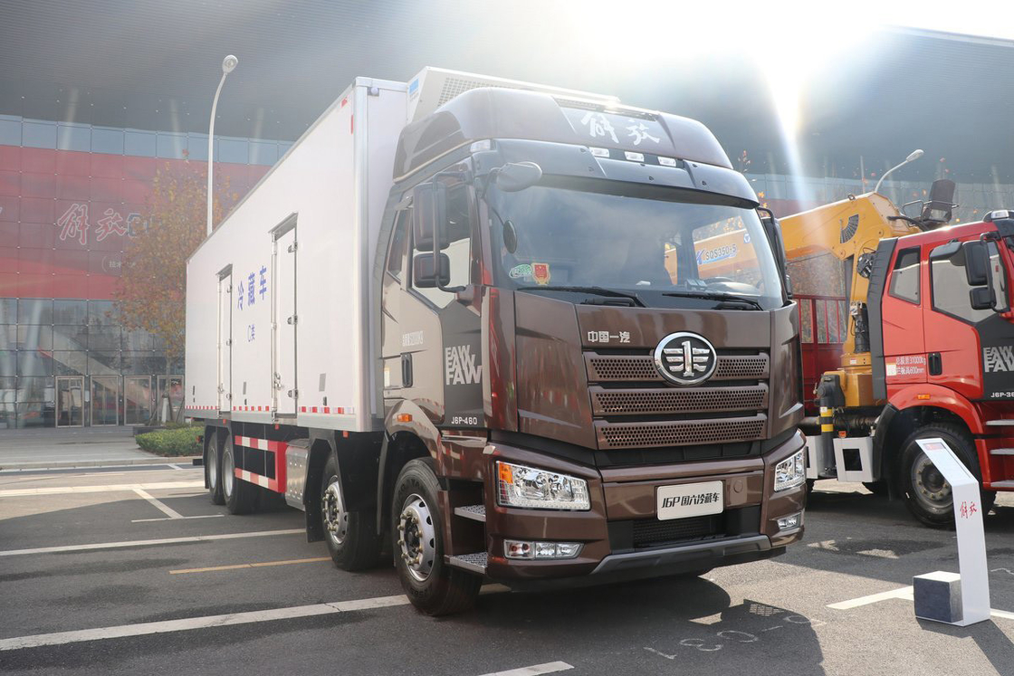 FAW Jiefang CA5320 J6P重型トラック 冷蔵トラック ディーゼル 12ギア 420 hp 8X4 9.2m 貨物箱 3ドア