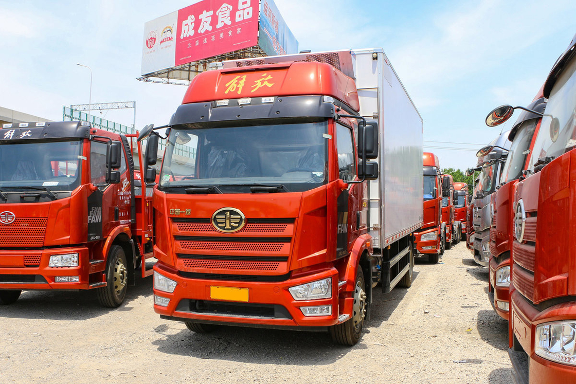 FAW Jiefang CA5180 J6L 冷蔵トラック ディーゼル 240HP 4X2 6m 貨物箱 双面ドアと単面ドア