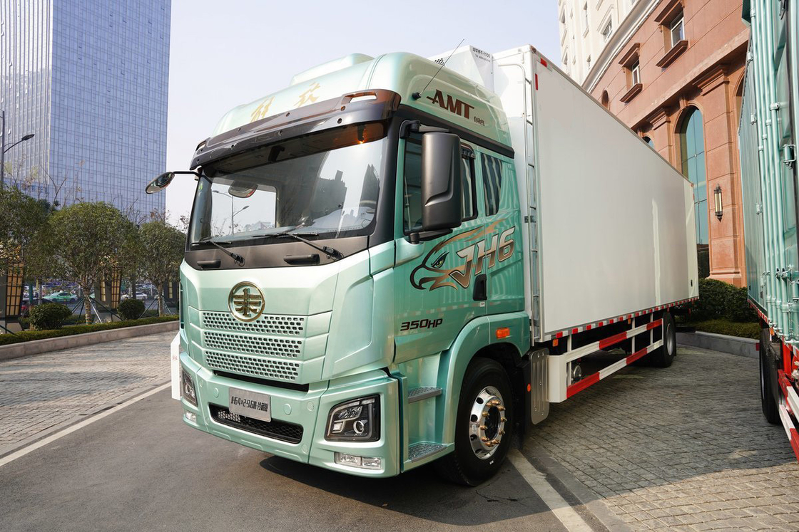 青島・ジファング CA5181 JH6 半列座席 ディーゼル10速 350馬力 4×2 9.7m AMT 自動冷蔵トラック
