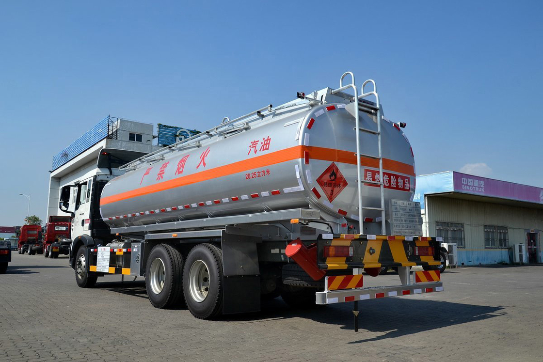 シノトラック ZZ1257 T5G 高頂カービリング ディーゼル 240HP 14.5T 6X4 燃料タンク 20.25m3 HOWO オイルタンカー トラック