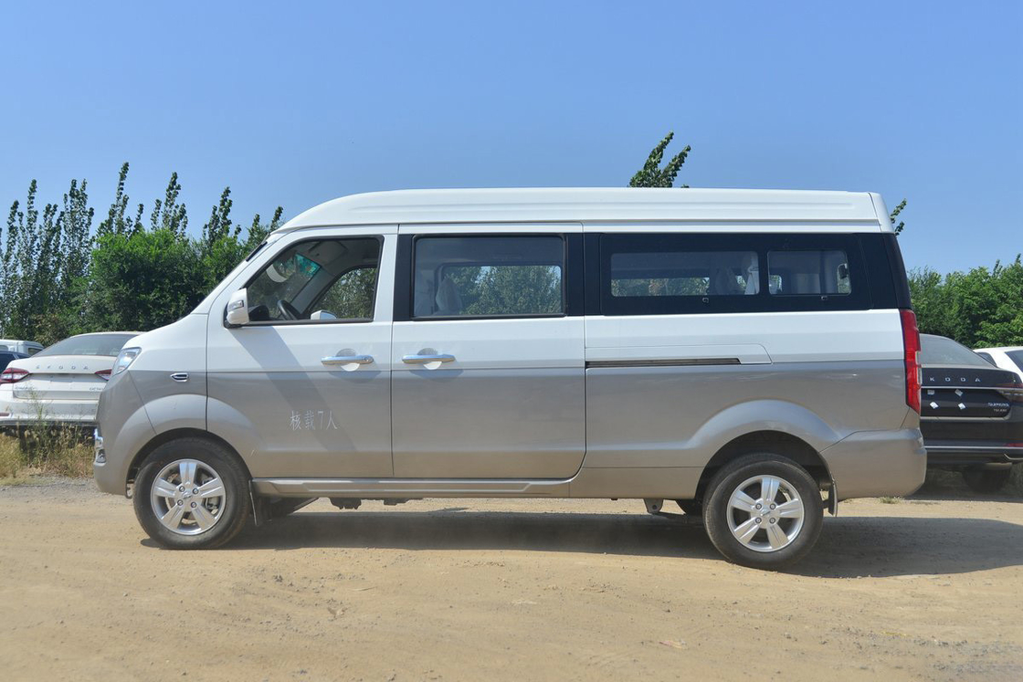 ジンベイニューハイア X30L 2023 スーパーエディション 102HP 1.5L ガソリン 6-7 シート マイクロバン (エアコン付き)