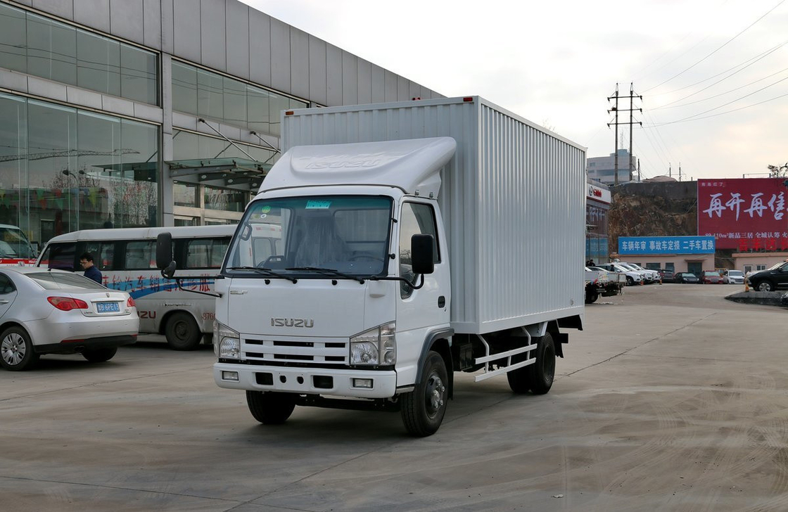 貨物トラック イスズウ 15 トン トラック バン ボックス ディーゼルエンジン 5.2L 排気量 4*2 ドライブモード