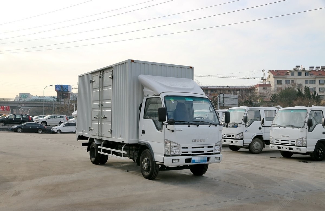 貨物トラック イスズウ 15 トン トラック バン ボックス ディーゼルエンジン 5.2L 排気量 4*2 ドライブモード