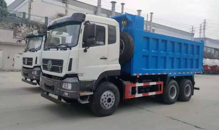 6x4 ダンプトラック 20-40 トンの荷重 ドンフェン 10 タイヤ 左手運転 キャビンのスリーパー