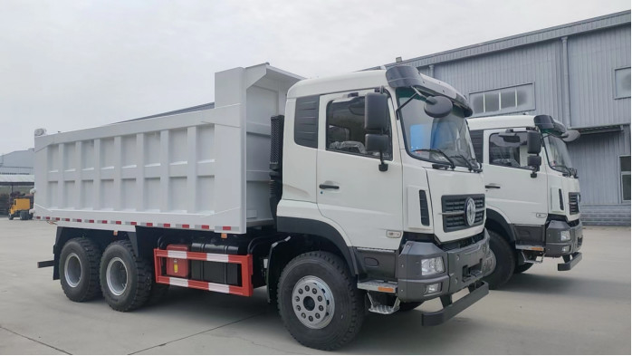 6x4 ダンプトラック 20-40 トンの荷重 ドンフェン 10 タイヤ 左手運転 キャビンのスリーパー