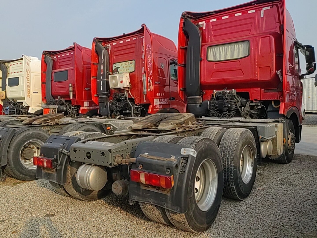 ホウ トラクター トラック 高屋根 キャビン ホウ T7H 馬頭 50トンの牽引 ウェイチャイ 440hp 強力なエンジン