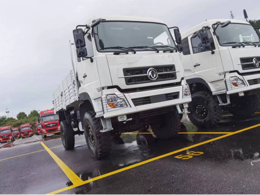 4×4貨物トラック ダンフェンフェンス トラック 葉の春 10トンの荷重 悪い道路運転 ユーロ5