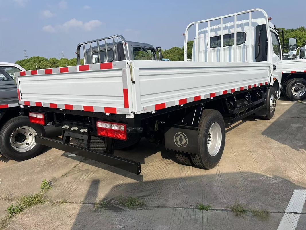 5トンの貨物トラック ドンフェンキャプテン 小型トラック フラットベッド 右手駆動 ユチャイエンジン 3308ホイールベース