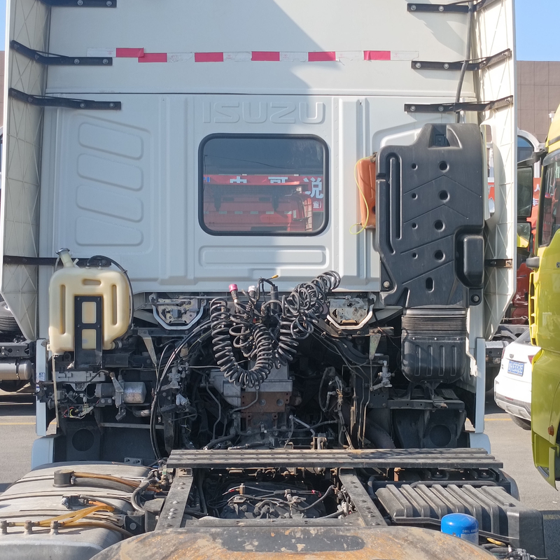 中古セミトレーラーヘッド トラクター トラック イスズウ 460hp トラック トラック 6×4ドライブ 2020年型 高速輸送