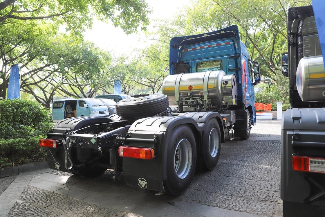 中古 低価格 トラクターヘッド フォトンホース 6*4 ドライブモード 460hp カミンズ エンジン LNG スリーパー付き 高屋根キャビネット