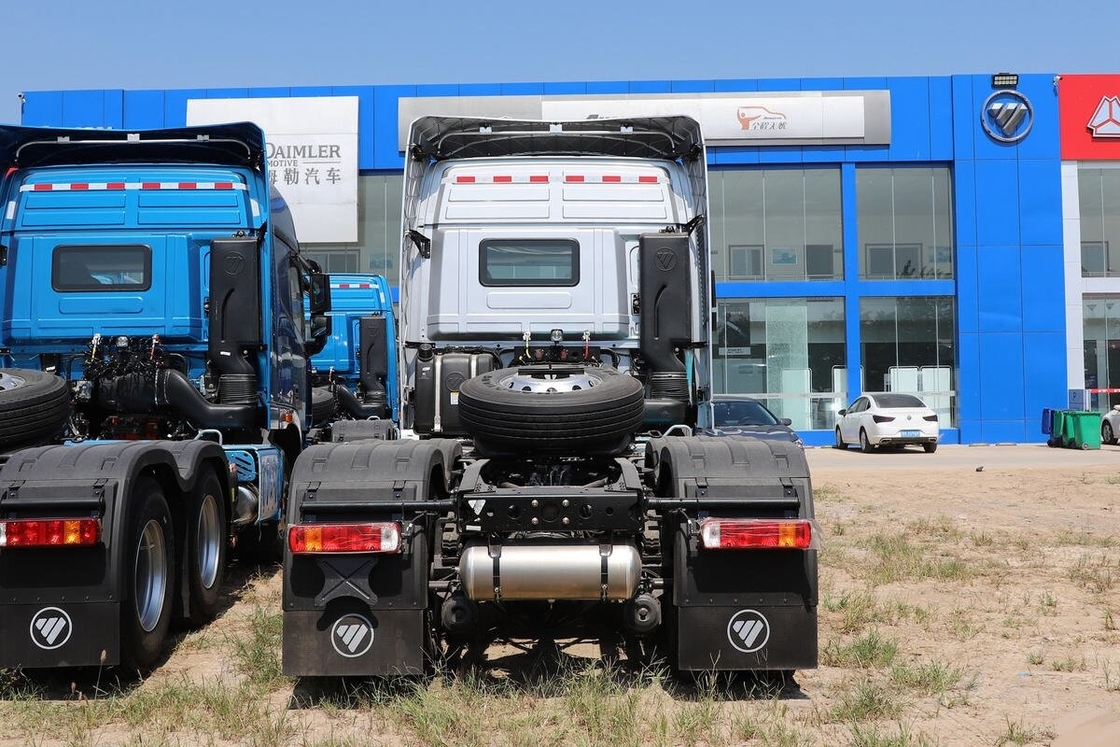 中古 トラクターヘッド コミングス エンジン 6x4 トラクターユニット フォトン・オマン シルバー ユーロ6 排出量 長距離輸送