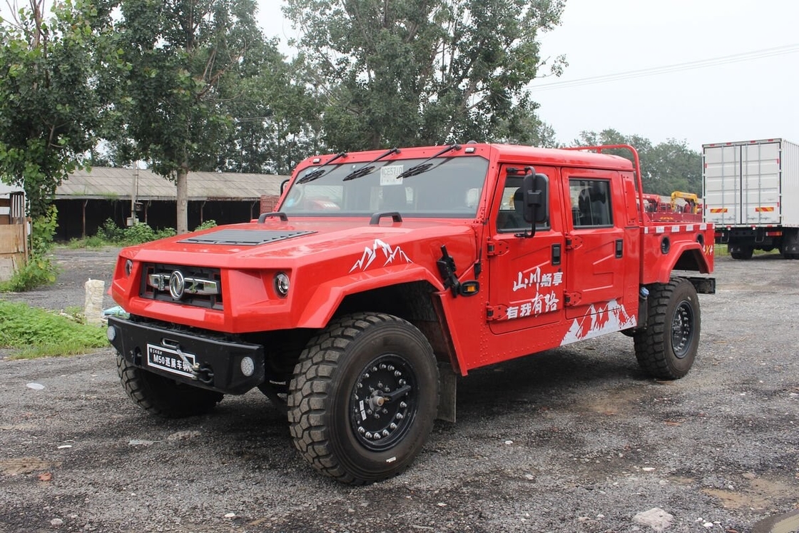 ドンフェンウォリアー オフロードピックアップ 赤 3800mmホイールベース カミングス エンジン 4WD 重用性能