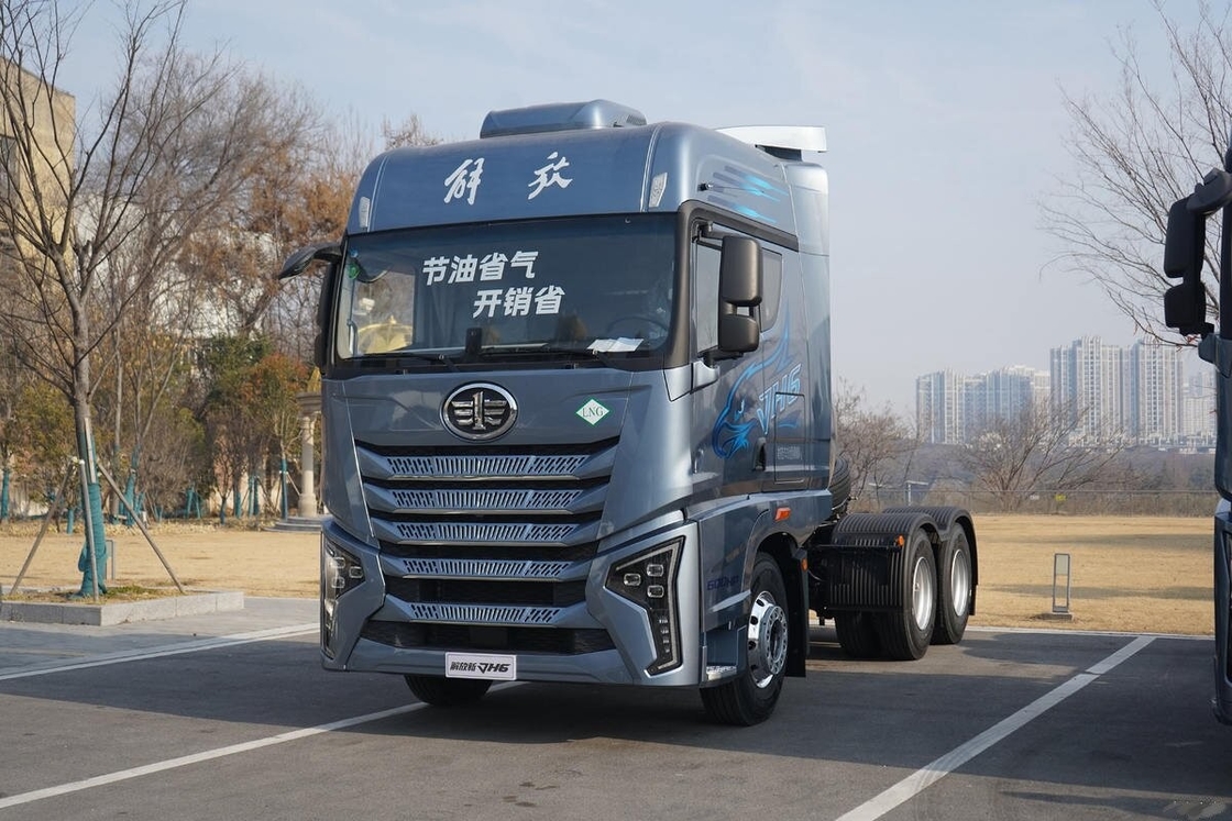 路面支援用トラック Faw Jh6 6*4 ドライブモード 600hp フラットベッド牽引