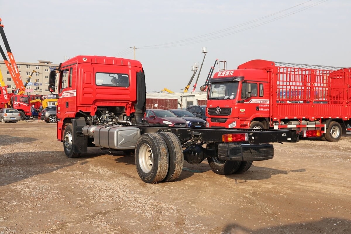 中古フェンス貨物トラック シャーシシャックマン L5000 4×2 ドライブモード 240hp 6.8m ロングステーク EURO 6 トラック