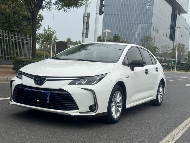 輸出用カローラ理想的2021年式 個人輸送 低走行距離 電気・ガソリンハイブリッド
