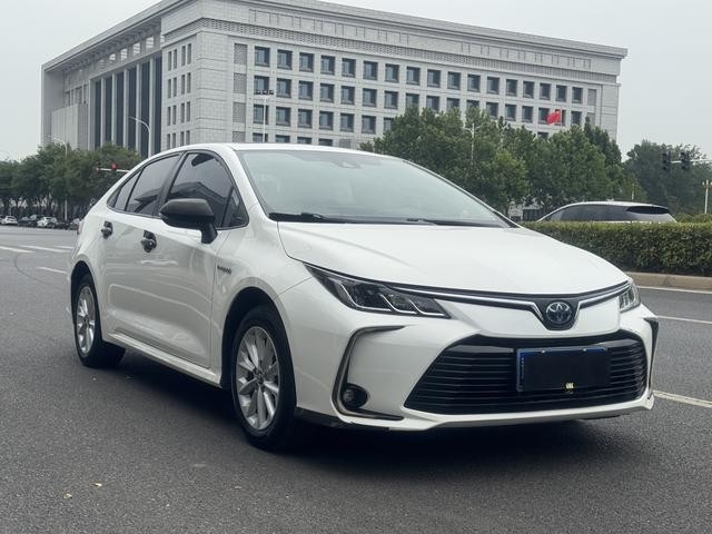 輸出用カローラ理想的2021年式 個人輸送 低走行距離 電気・ガソリンハイブリッド