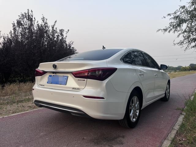 安価の中古チャンガンのEado 1.6L自動SUV 2019 Eado GDIセダン アフリカ&中東向け