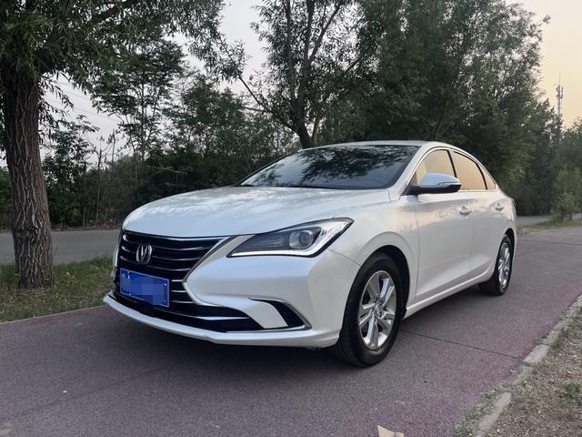 安価の中古チャンガンのEado 1.6L自動SUV 2019 Eado GDIセダン アフリカ&中東向け