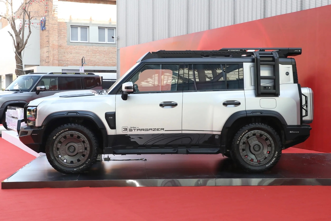 新型シルバー ドラゴン ウイング 2024年式 4WD ガソリン車 耐久性がありパワフル カスタムカラーの理想的な車