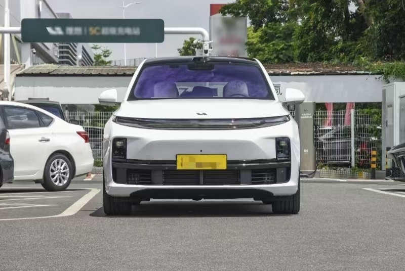 新型Li Auto SUV 2025年式 4WD 航続距離延長車 耐久性 抜群 パワフル 理想の車 カスタムカラー