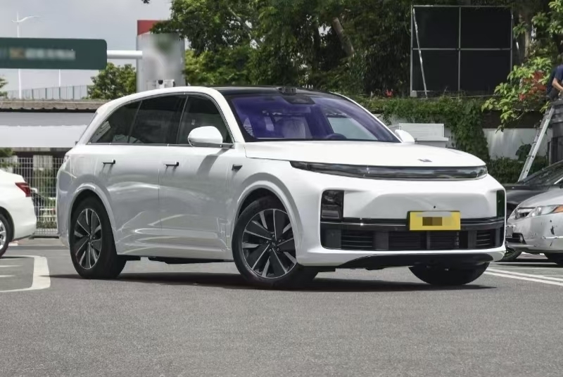 新型Li Auto SUV 2025年式 4WD 航続距離延長車 耐久性 抜群 パワフル 理想の車 カスタムカラー