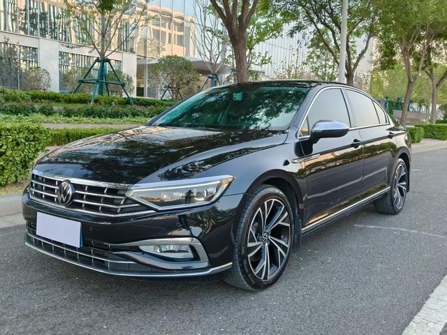 家族向けのお手頃価格の2021年式中古Magotan 330TSI DSG 30周年記念エディション