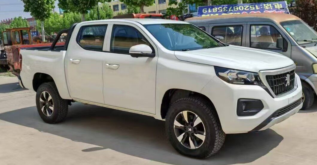 格安で新しいピエジョーディーゼル 4WD ヴォランテ 左手車 ユーロ5 ダブルキャビン 輸出用