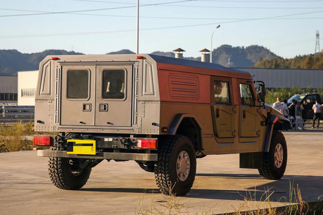 2022年 ドンフェン・メンシ・ニキシンジェ 500 4.0T V8 ディーゼル低屋根バン