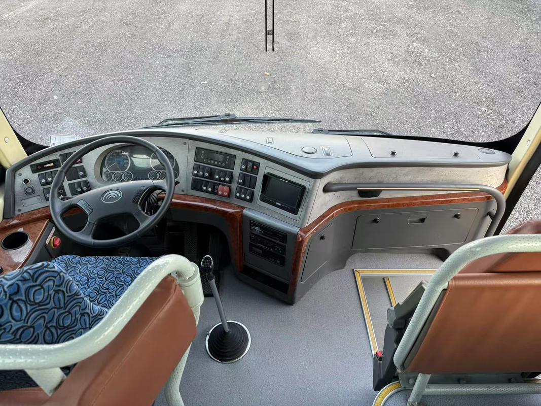 ZK6119 ユートン 中古客車 2022 51人乗りの一ドア左走豪華バス