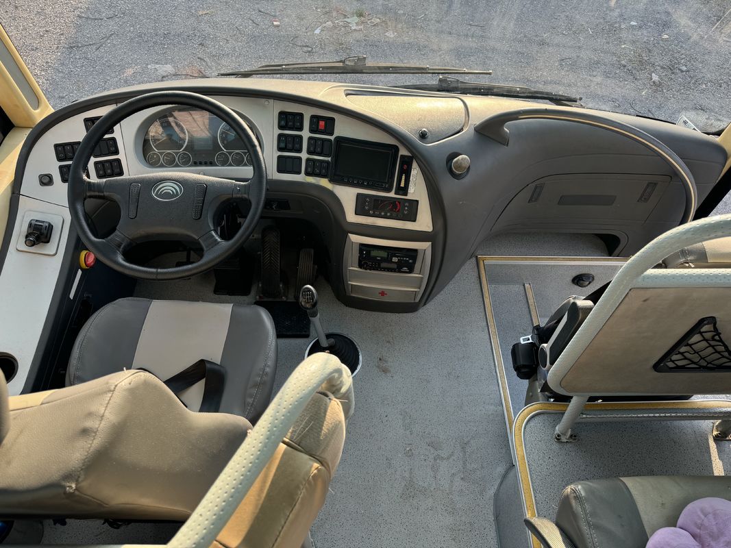 ZK6110 宇通中古バス 2020年式 56人乗り 2+3配列 2ドア 左ハンドル仕様 ラグジュアリーバス