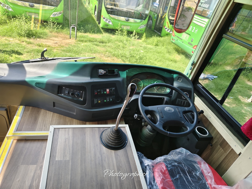 Coach Bus Second Hand Yutong Zk6932D Yuchai 375hp  Leaf Spring 43-48 Seats  Lux Transport With Air Condition