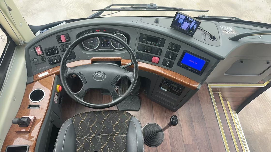 中古の宇通コーチバス 50人乗り 濰柴 ツアー ディーゼル 空港 教会 通勤 スクール 都市間バス