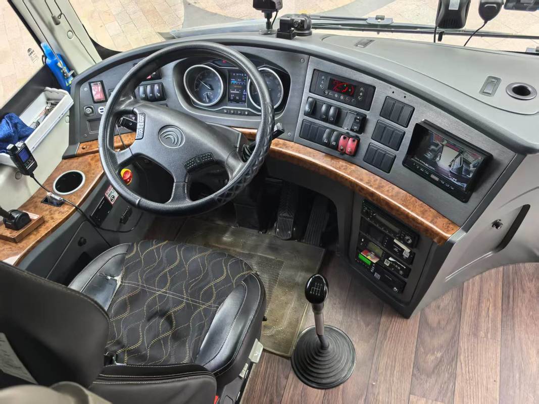 中古ディーゼル 12m ユートンバス バス 50人座 ウェイチャイツアー 空港 教会 通勤学校 都市間バス Rhd/Lhd