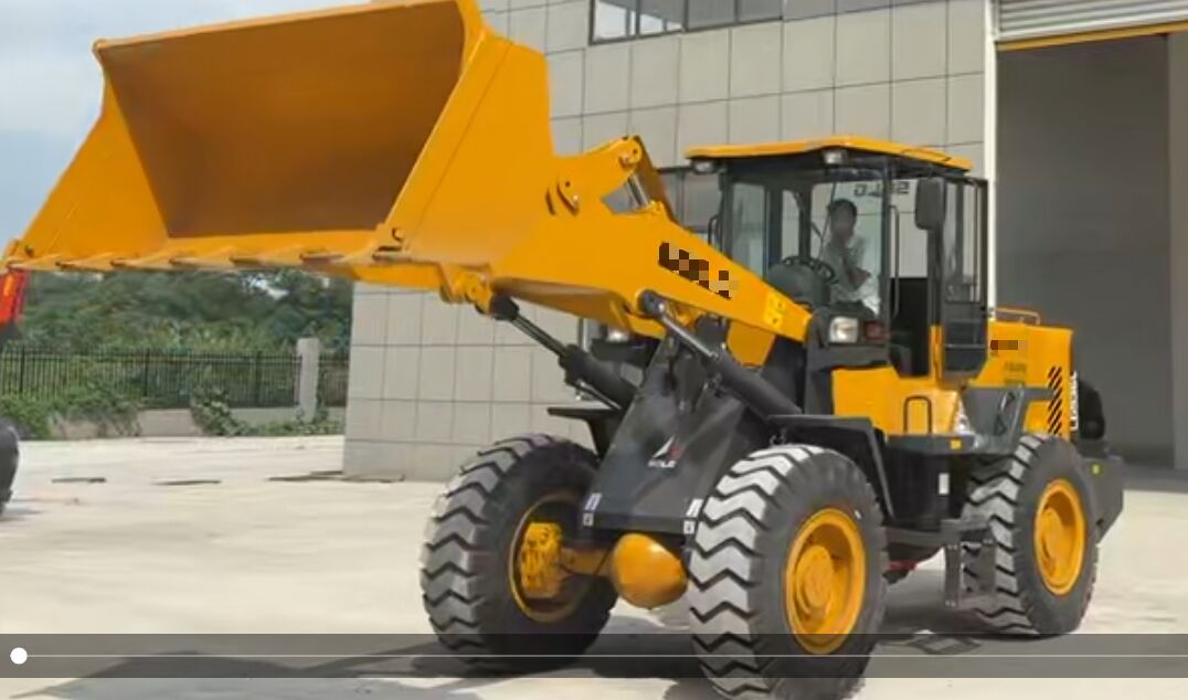 中古の中国ブランドのロード機 3トン 優れた状態で 負荷容量 定位電源 118 kW 建設用