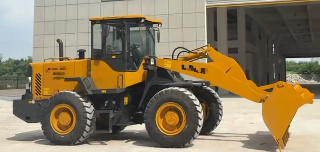 中古の中国ブランドのロード機 3トン 優れた状態で 負荷容量 定位電源 118 kW 建設用