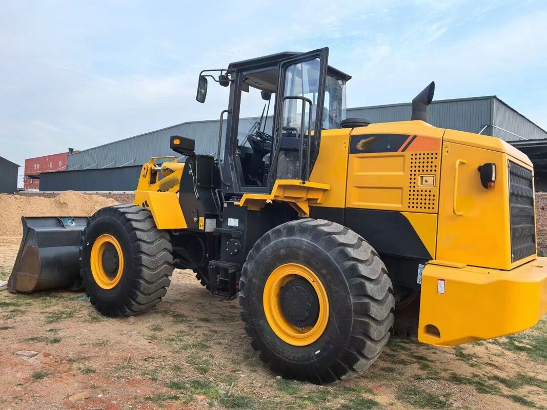 中古の中国ブランドのロード機 5トン 優れた状態で 負荷容量 162kWの建設用