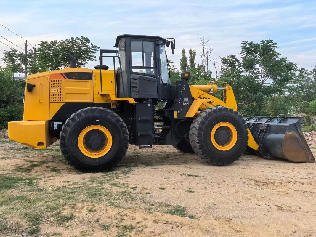 中古の中国ブランドのロード機 5トン 優れた状態で 負荷容量 162kWの建設用