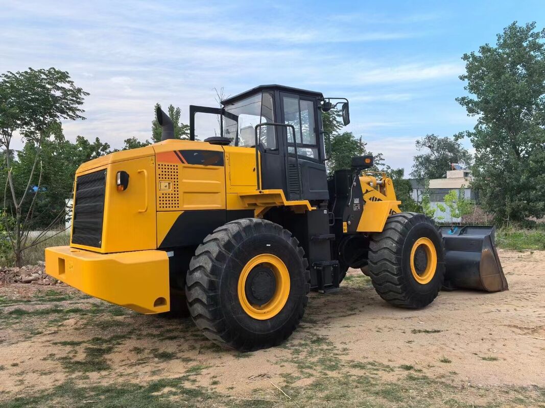中古の中国ブランドのロード機 5トン 優れた状態で 負荷容量 162kWの建設用