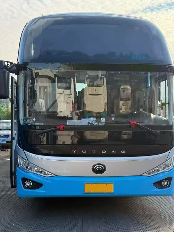 中古 バス Yutong Zk6128 ウェイチャイ 375hp ユーロ 5 リーフ 春 48 席 ルックス 輸送 シャトルまたは長距離のためのエアコン